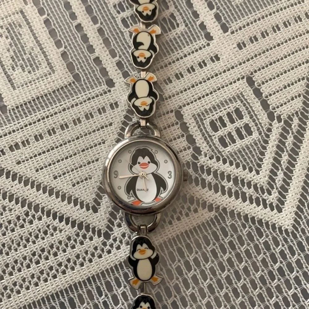Penguin Watch needs battery Pre owned